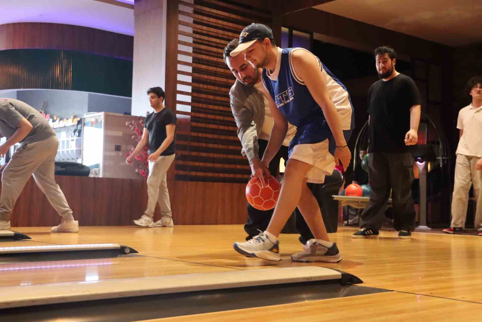 Maltepeli gençler bowling turnuvasıyla eğlendi