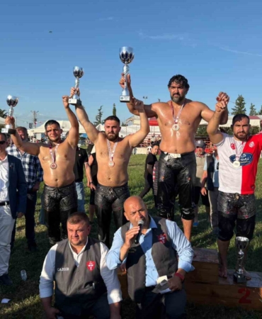 Kavasoğlu ve Şamdancıbaşı İbrahim Yağlı Pehlivan Güreşleri’nde başpehlivan İsmail Koç