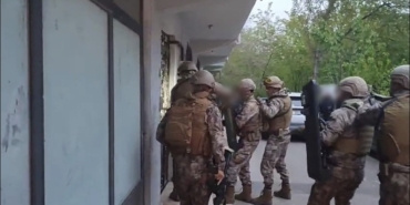 Çiftçiyi kumar masasında ağına düşüren tefeci çetesi çökertildi
