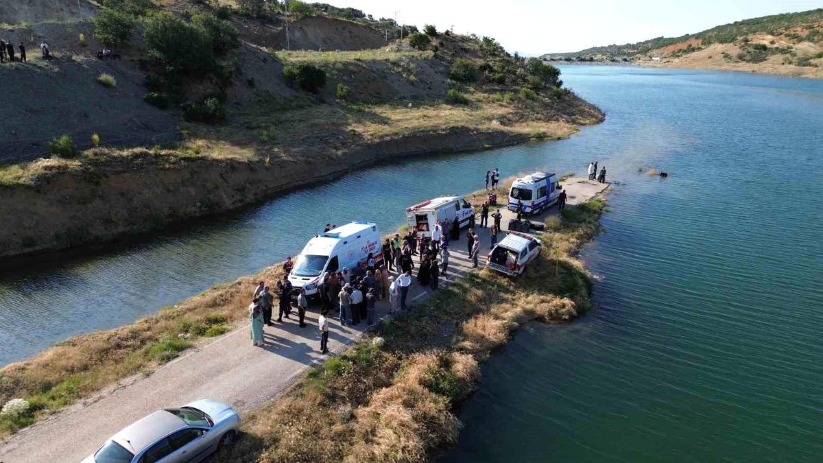 Serinlemek için göle giren çocuk boğuldu