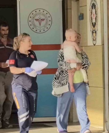 1,5 yaşındaki bebeğin üzerine kaynar su döküldü