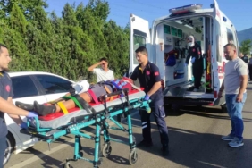 15 yaşındaki motosiklet sürücüsü kazada yaralandı