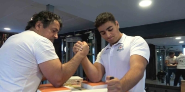 17 yaşındaki Emre’nin hedefi dünya bilek güreşi şampiyonluğu