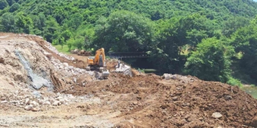 2 mahalleyi bağlayacak köprünün yapımı devam ediyor