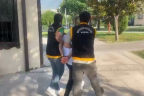 25 yıl hapis cezasıyla aranan suç makinesi, Cumhuriyet Caddesi’nde güzellik merkezi broşürü dağıtırken yakalandı