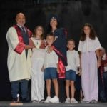 46 yaşında diş hekimi oldu, diplomasını 4 çocuğu ile aldı