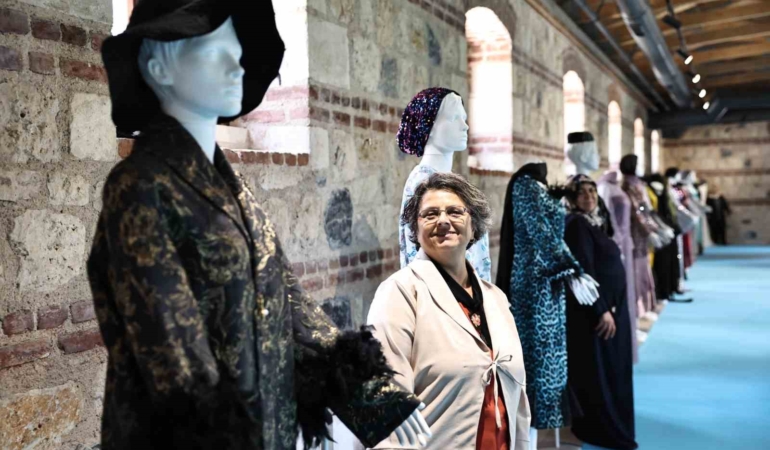 60 yaş üstü kadınların yaptığı 30 yöresel kıyafet görücüye çıktı