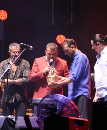 TEKİRDAĞ KİRAZ FESTİVALİ'NDE SAHNE ALAN SON İSİMLER RUBATO VE ŞEVVAL SAM OLDU KİRAZ FESTİVALİ'NİN SON GECESİNDE KONSER COŞKUSU: RUBATO VE ŞEVVAL SAM KULAKLARIN PASINI SİLDİ