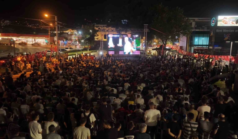 A Milli Futbol Takımı Almanya’da, Bursalılar meydanlarda coşku yaşadı