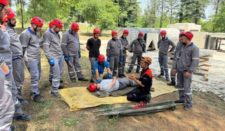 AFAD depremde arama kurtarma eğitimlerini sürdürüyor