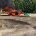 Alev alev yanan motosiket kül oldu