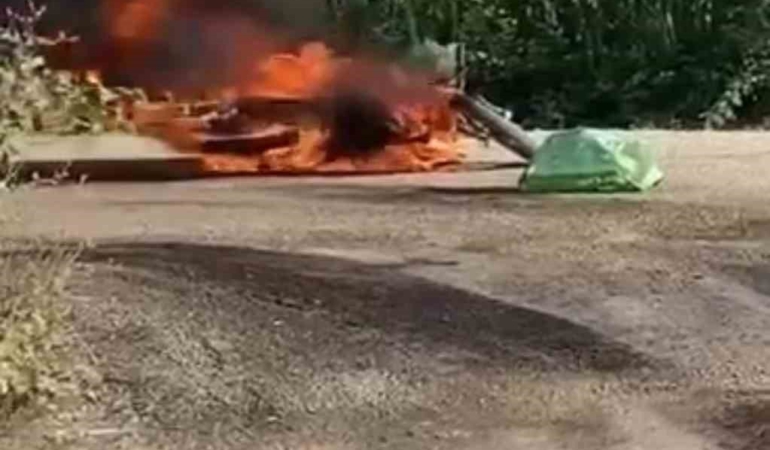 Alev alev yanan motosiket kül oldu