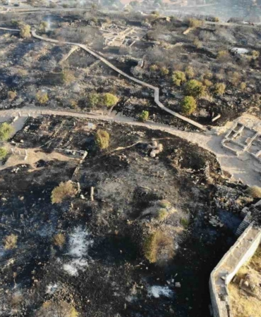 Alevlerden etkilenen 7 bin yıllık Assos Ören Yeri ve Athena Tapınağı havadan görüntülendi