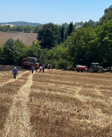 Anız yangını mezarlığa sıçramadan söndürüldü