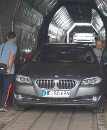 Arabalı trenle akın akın geliyorlar