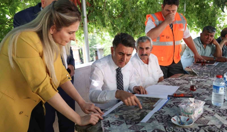 Araçların kaldırdığı tozla köylüyü çileden çıkaran Safi Çimento tüm yolları yapacak
