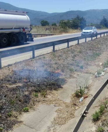 Araçtan atılan sigara izmariti yangın çıkardı