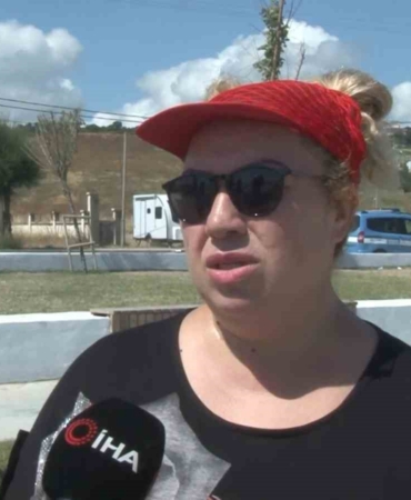 Arnavutköy Belediyesi ekipleri Karaburun Sahili’nde vatandaşları akıntıya karşı uyarıyor