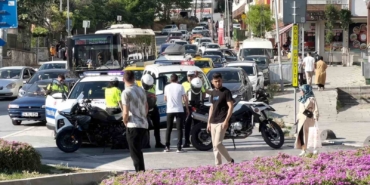 Arnavutköy’de İETT otobüsü arızalandı, trafikte uzun araç kuyruğu oluştu