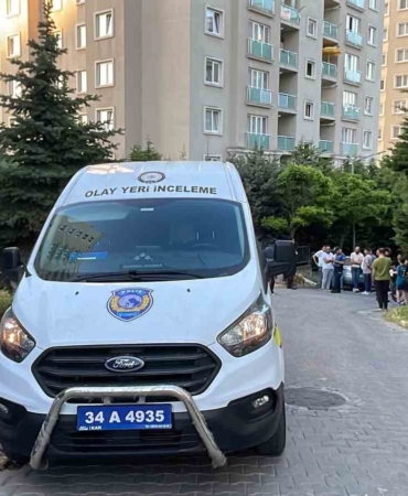 Arnavutköy’de lamba değiştirirken balkondan düşen komiser hayatını kaybetti