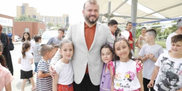 Arnavutköylü çocuklara karne ve bayram eğlencesi