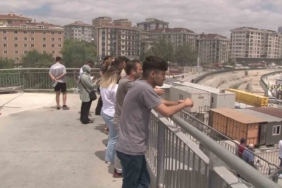 Ataşehir’de inşaattaki malzemeler yandı, çevreyi yoğun duman kapladı