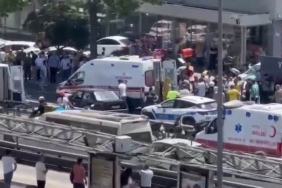 Avcılar’da Tofaş araç önce yayaya sonra elektrik direğine çarptı: 1’i çocuk 5 kişi yaralandı