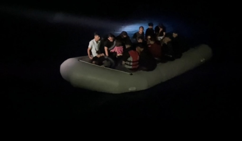 Ayvacık açıklarında 24 kaçak göçmen kurtarıldı