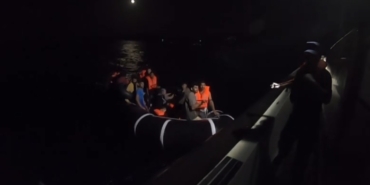 Ayvacık açıklarında Yunan unsurlarınca ölüme terk edilen 34 kaçak göçmen kurtarıldı