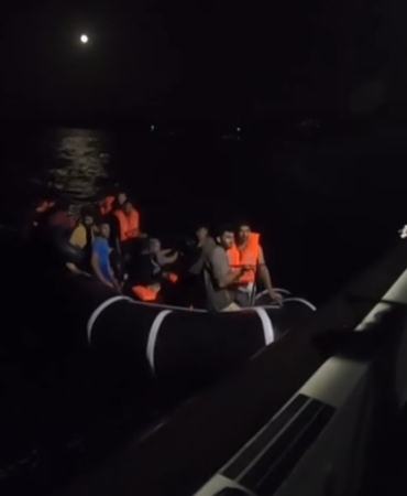 Ayvacık açıklarında Yunan unsurlarınca ölüme terk edilen 34 kaçak göçmen kurtarıldı