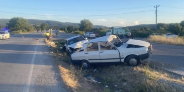 Ayvacık’ta iki otomobil çarpıştı: 1 yaralı