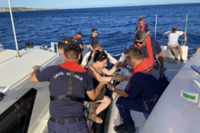 Ayvacık’taki yangında mahsur kalan 99 kişi Sahil Güvenlik ekiplerince kurtarıldı