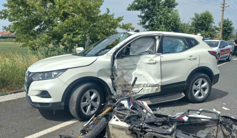 Ayvalık’ta motosiklet ile otomobil çarpıştı: 1 ölü, 1 yaralı