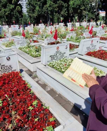 Babalar Günü’nde şehit mezarlığına gelenler bayrama buruk girdiler