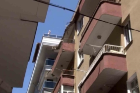 Bahçelievler Güngören Sokak üzerinde bulunan 4 katlı binanın en üst kat balkonunda çökme meydana geldi. Olay yerine itfaiye ve polis sevk edildi.