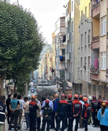 Bahçelievler’de 4 katlı bina kısmen çöktü