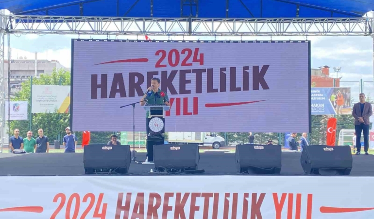 Bahçelievler’de Yaz Spor Okulları, Bakan Bak’ın katılımıyla düzenlenen törenle açıldı