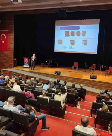 Bakan Yardımcısı Yelkenci: “Eğitim anlayışımızın öğretim programları ile insanı bütün yönleriyle ele almayı arzuluyoruz”