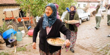 Balıkesir’de asırlardır süregelen gelenek ’düğün sinisi’