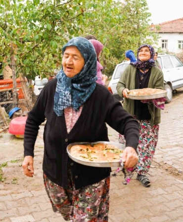 Balıkesir’de asırlardır süregelen gelenek ’düğün sinisi’