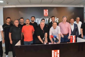 Balıkesirspor Teknik Direktör Levent Eriş’le sözleşme imzaladı