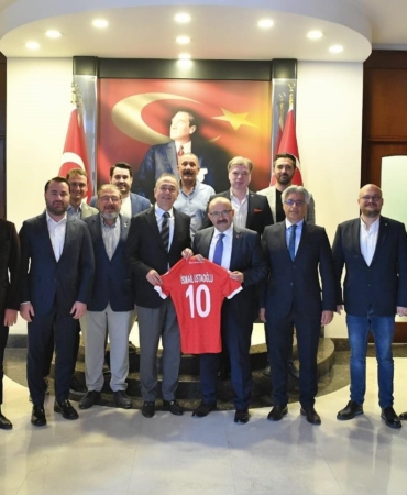 Balıkesirspor yönetimi, Vali Ustaoğlu’nu ziyaret etti