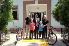 Balkan şampiyonuna kaymakamdan bisiklet