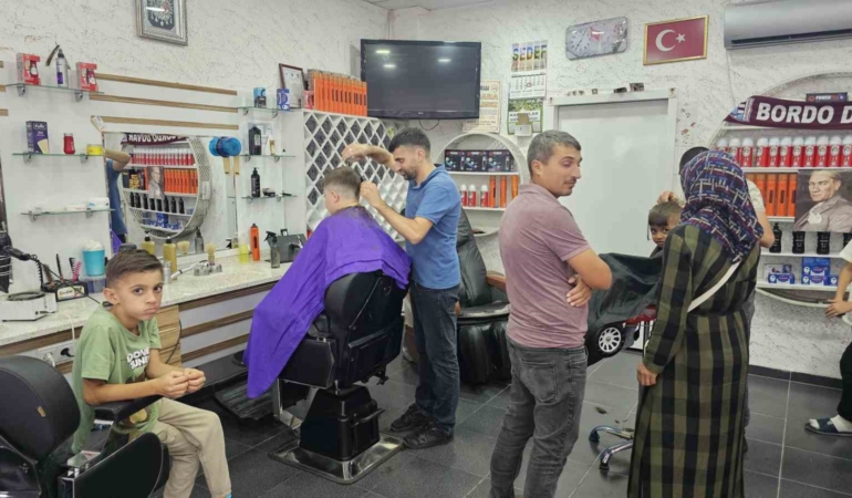 Bandırma’da berberlerin Kurban Bayramı mesaisi