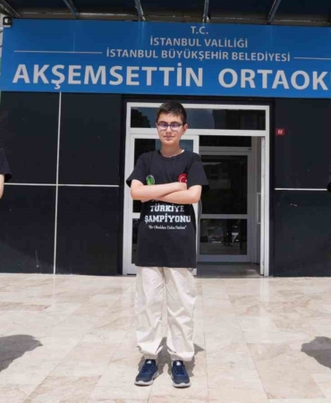 Başakşehir’de aynı okuldan üç LGS şampiyonu çıktı