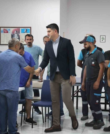 Başkan Adıgüzel: “Bayram gününde Ataşehirimize hizmet eden ve emek harcayan tüm çalışanlarımızı takdir ediyorum”