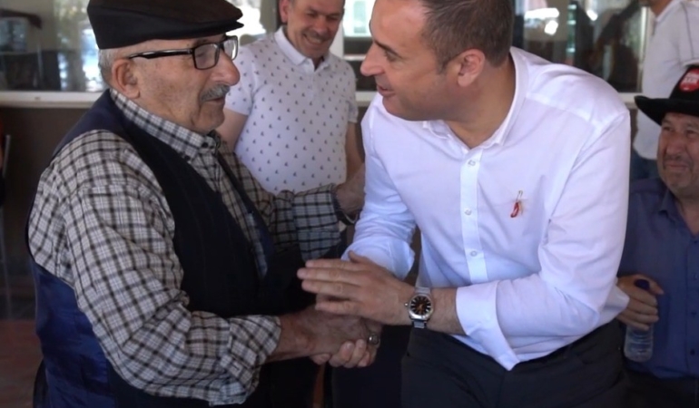 Başkan Akın, bayramı vatandaşlarla iç içe geçiriyor