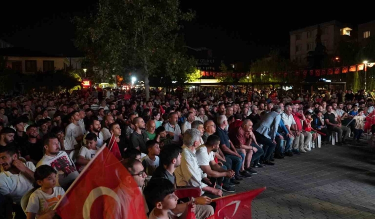 Başkan Aydın, galibiyet coşkusunu vatandaşlarla yaşadı