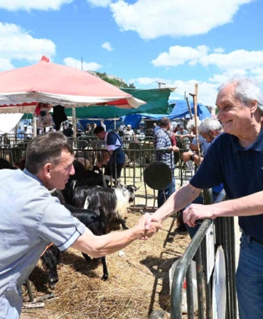 Başkan Bakkalcıoğlu canlı hayvan pazarını ziyaret etti