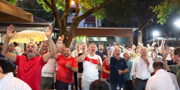 Başkan Çelik, milli maç heyecanını Serdivanlılarla birlikte yaşadı